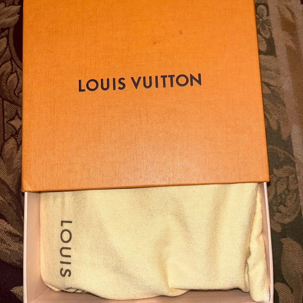Authentic Louis Vuitton Red Patent Leather Card & Agenda Notes Holder, dust bag - Picture 7 of 14